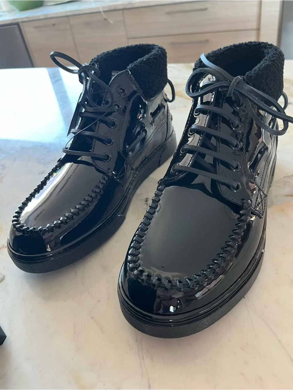 Saint Laurent Men’s Black Patent Leather Shearling Hi-Top Sneakers size 40 US 7